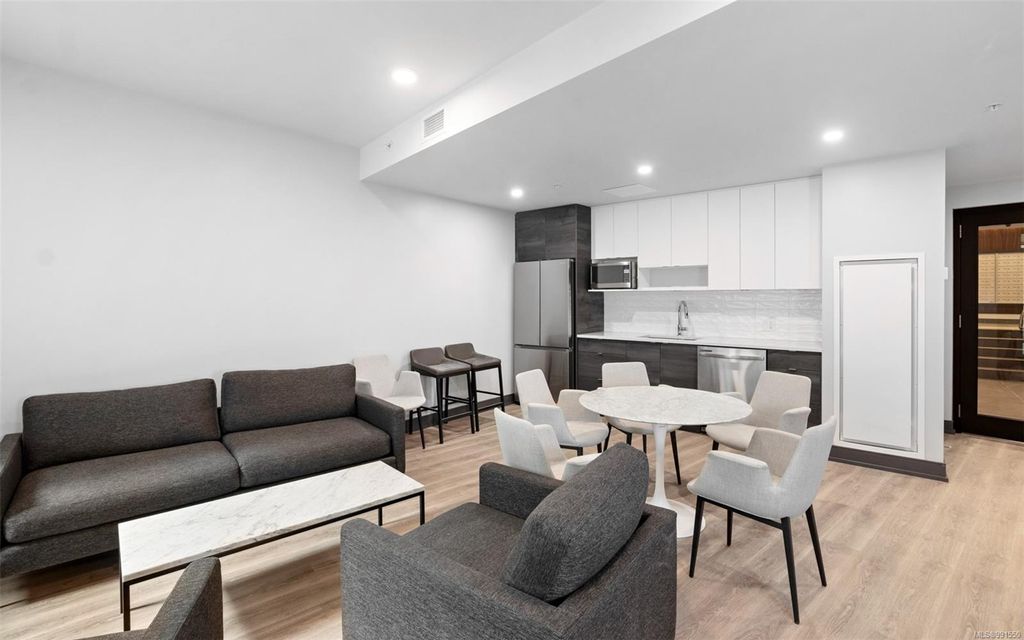 listing image 16048386798629740483