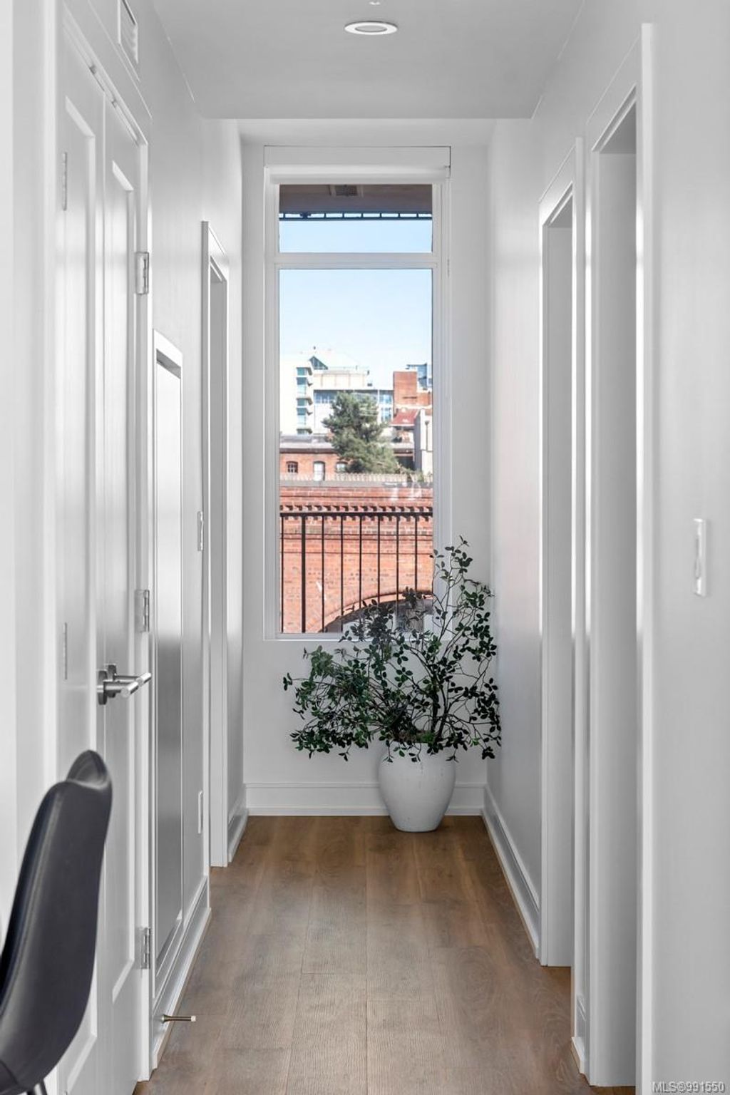 listing image 16049316347073139520