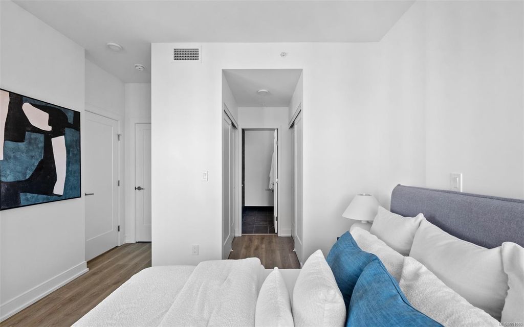 listing image 16043389975653107168