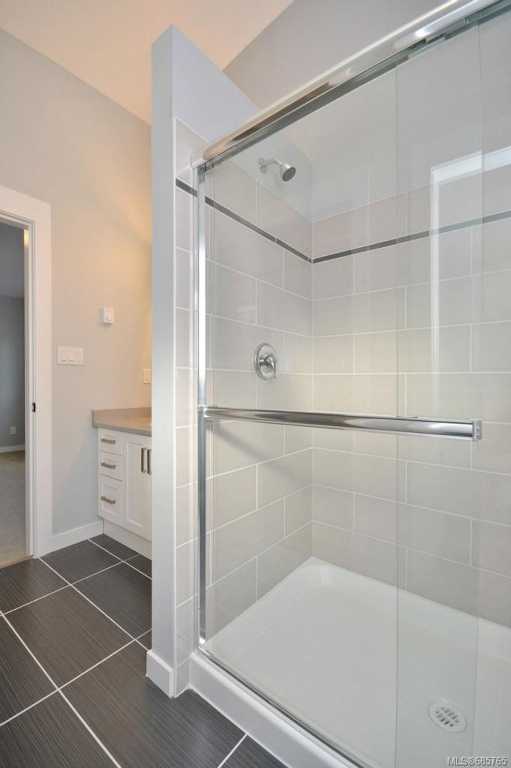 listing image 16046956336018452374