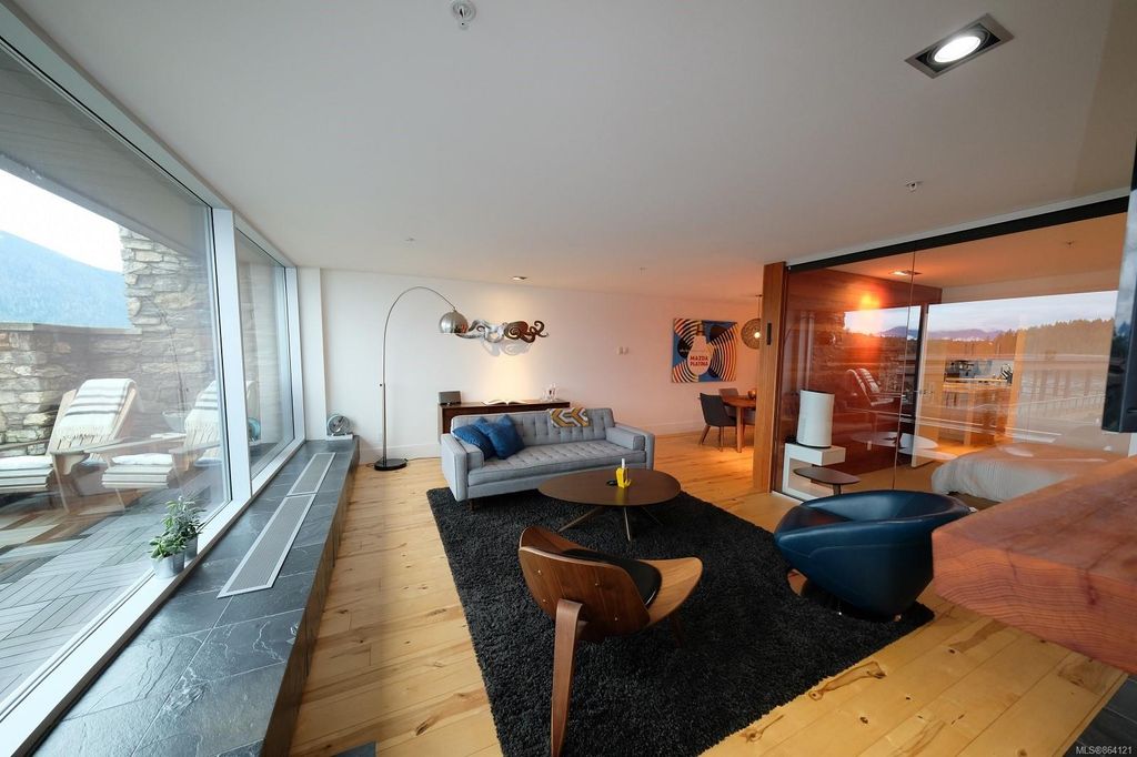 listing image 16047331749714652881