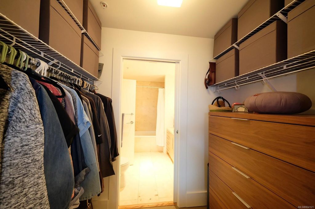 listing image 16044845352728459808