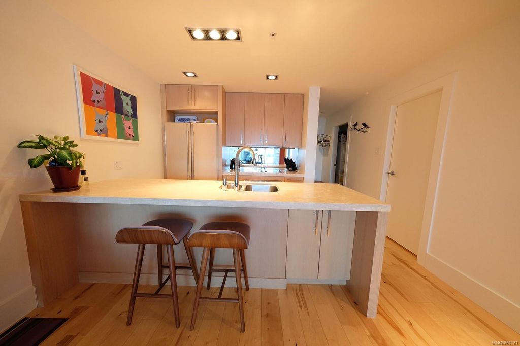 listing image 16046221890316384181