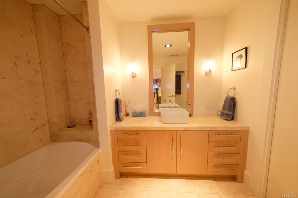 listing image 16041690226754071830