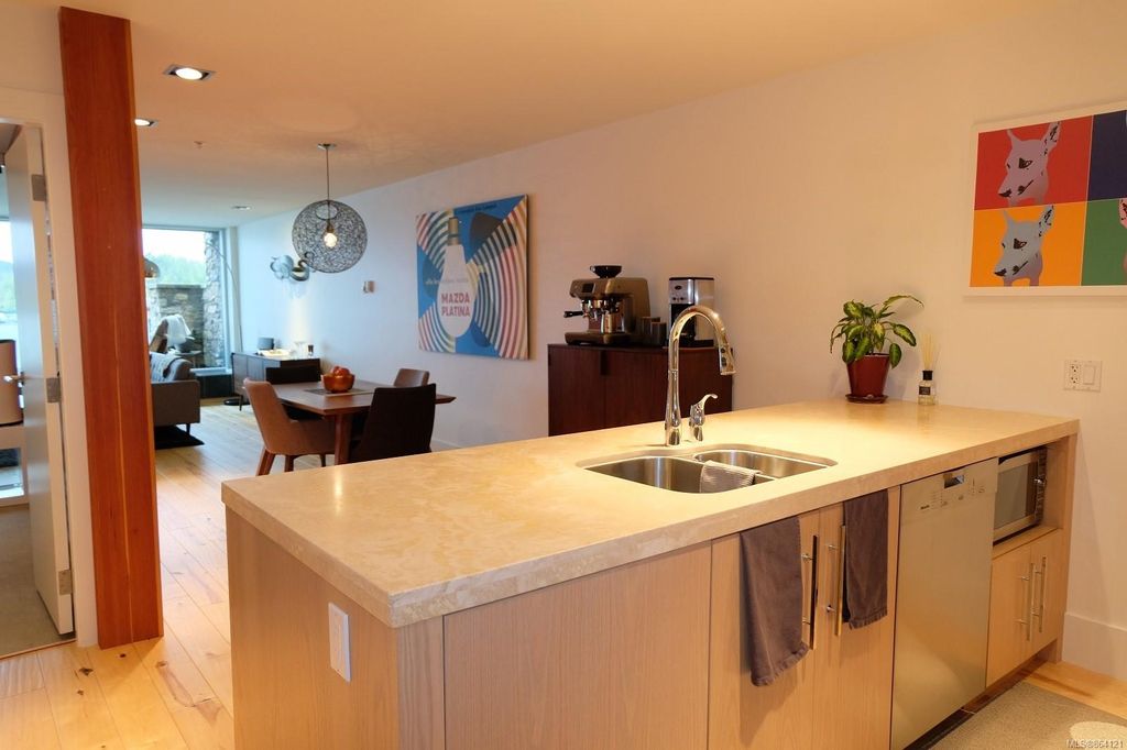 listing image 16044716734849064326