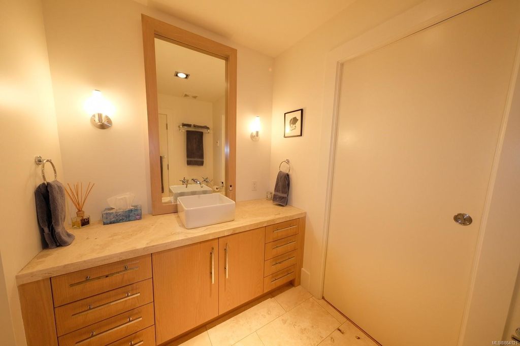 listing image 16043114803864779331