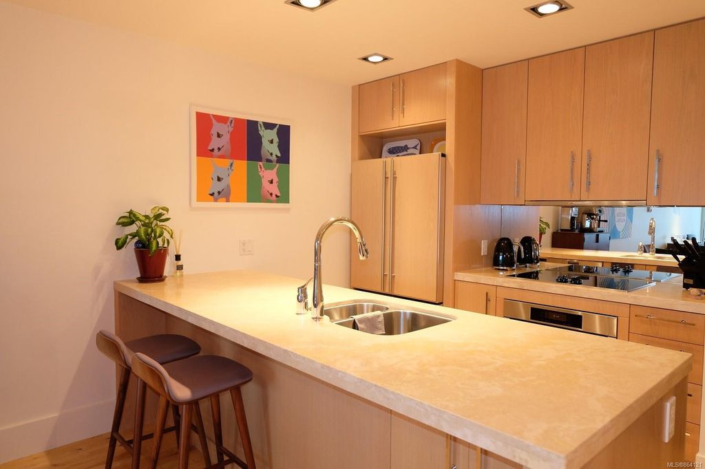 listing image 16048262206672110051