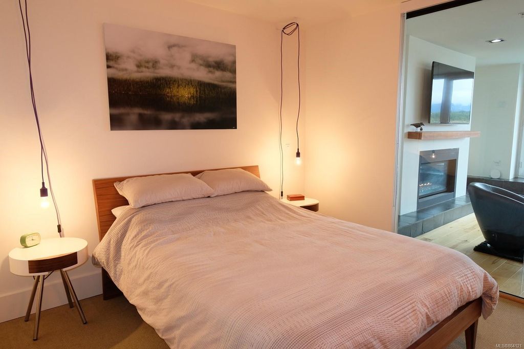 listing image 16042726755699640264