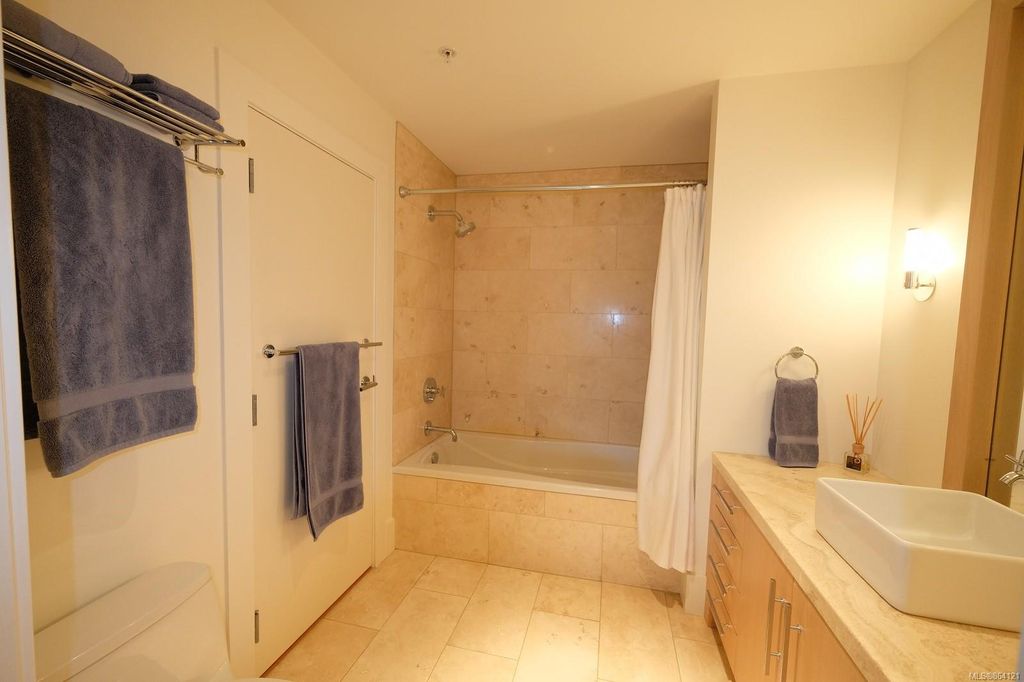 listing image 16044112003174185234