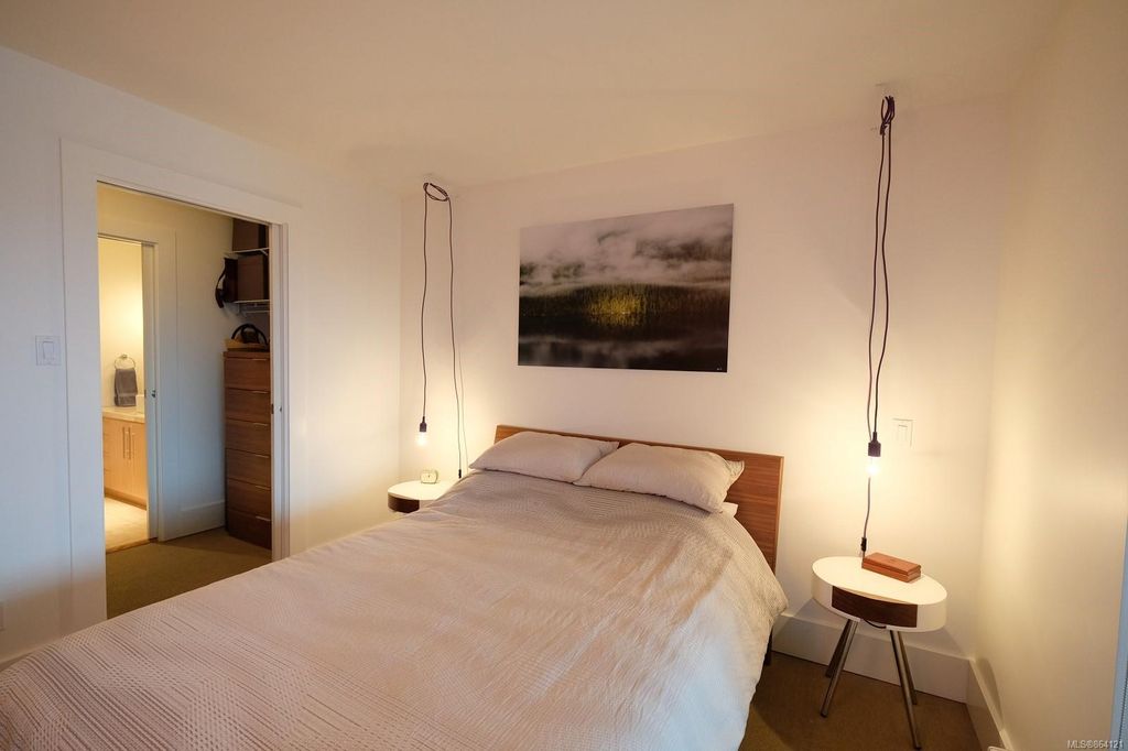 listing image 16044410145971737331