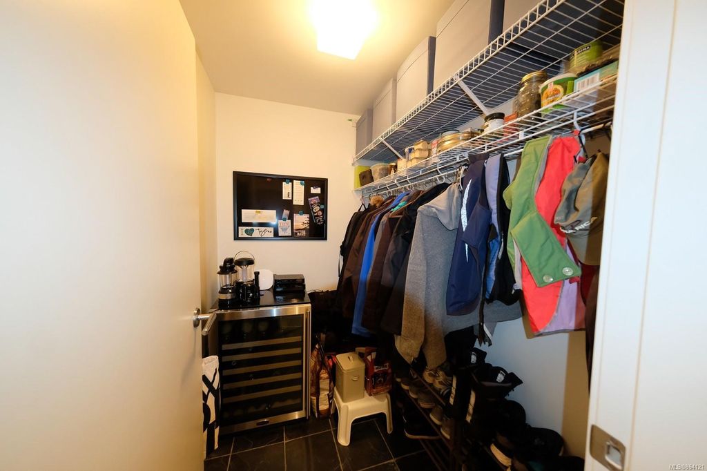 listing image 16046906259824737582