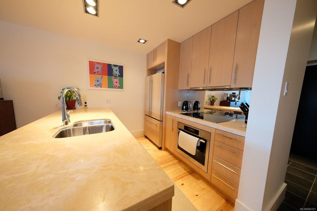 listing image 16044329080591997251