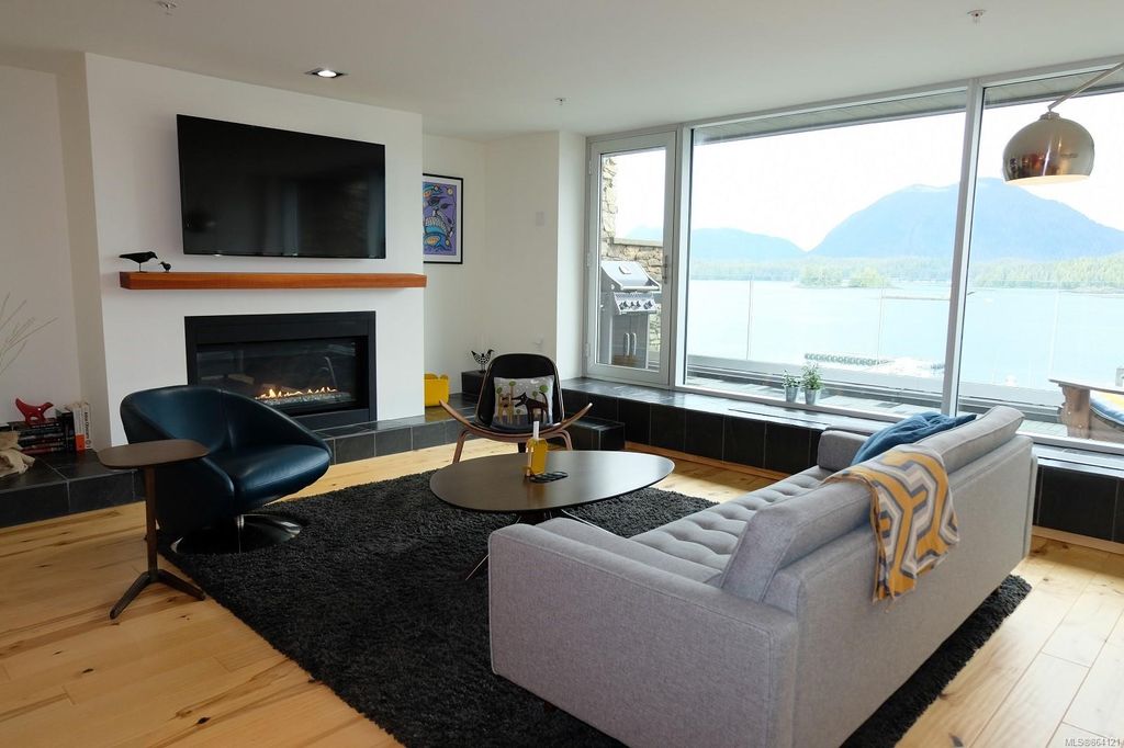 listing image 16040324280824287555