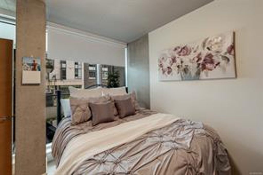 listing image 16043050169581