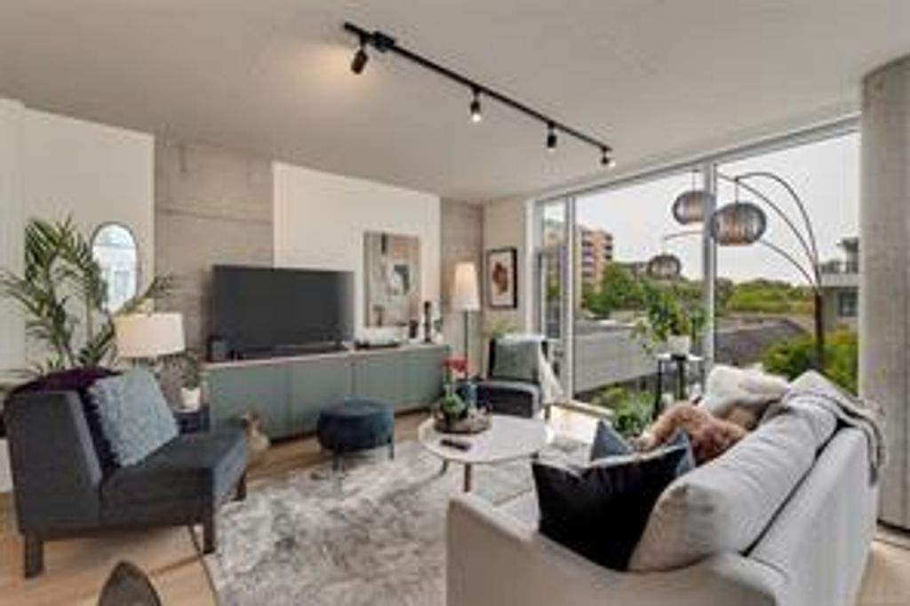 listing image 16044065076416