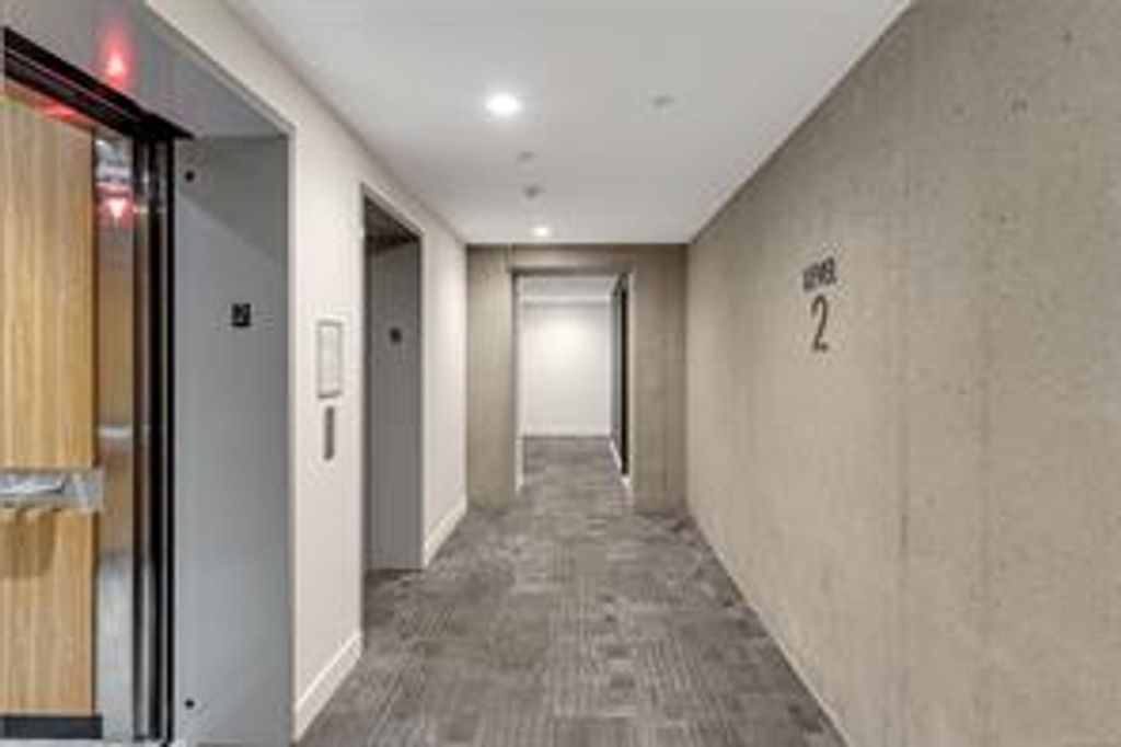 listing image 16043783820413