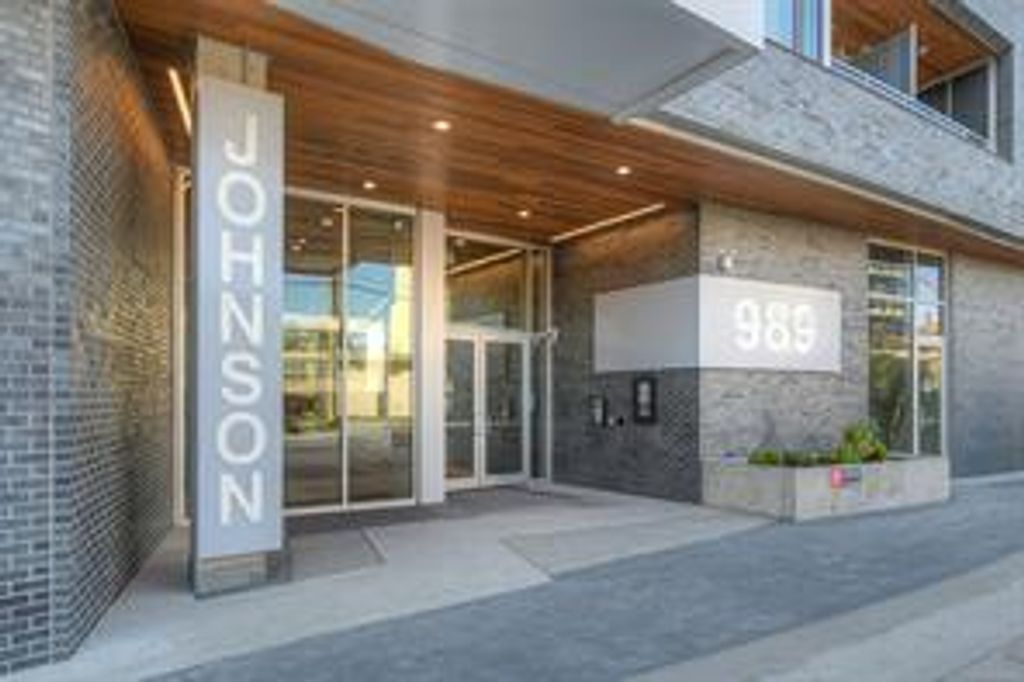 listing image 16041369796673