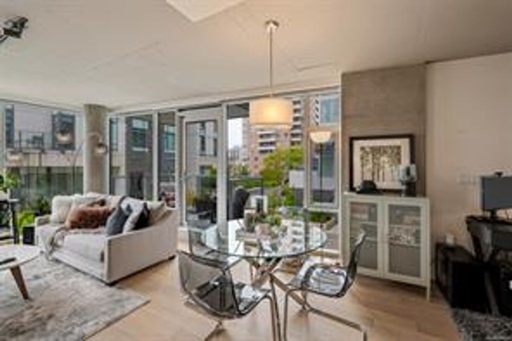 listing image 16042858082014