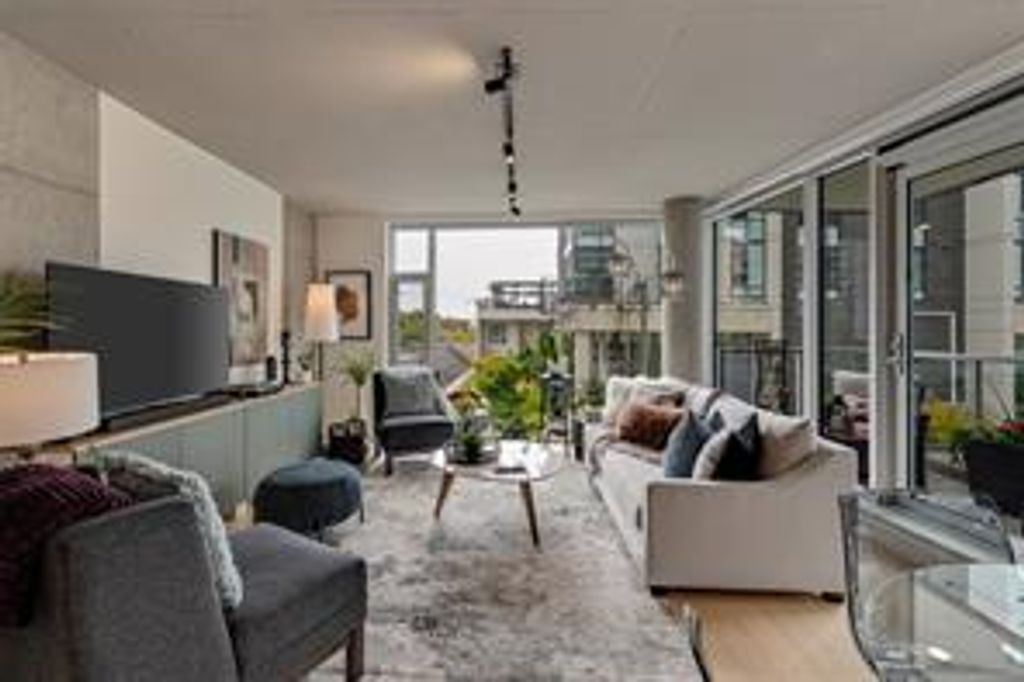 listing image 16042302126937