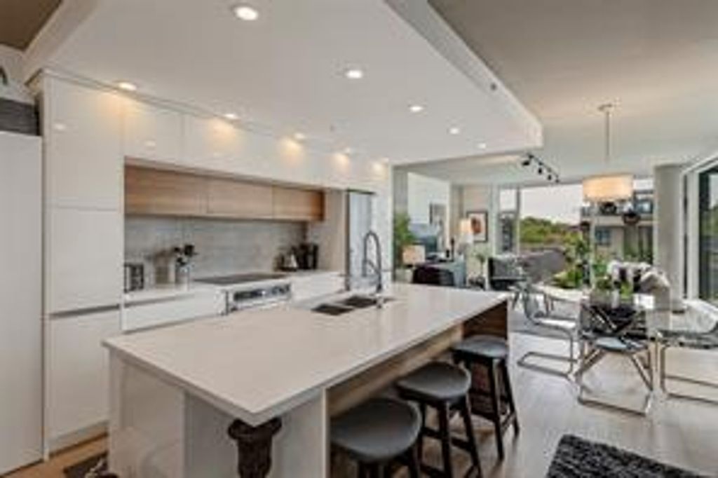 listing image 16043468061556