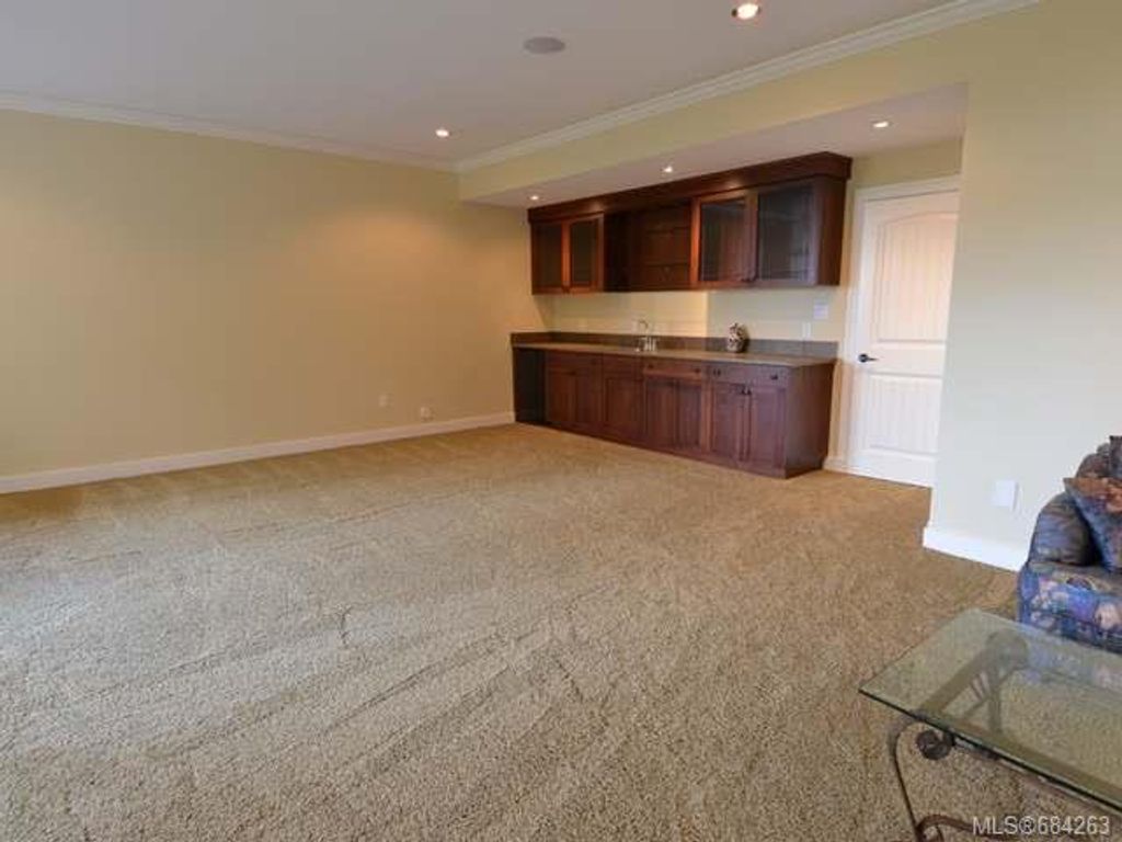 listing image 16049815131473680238