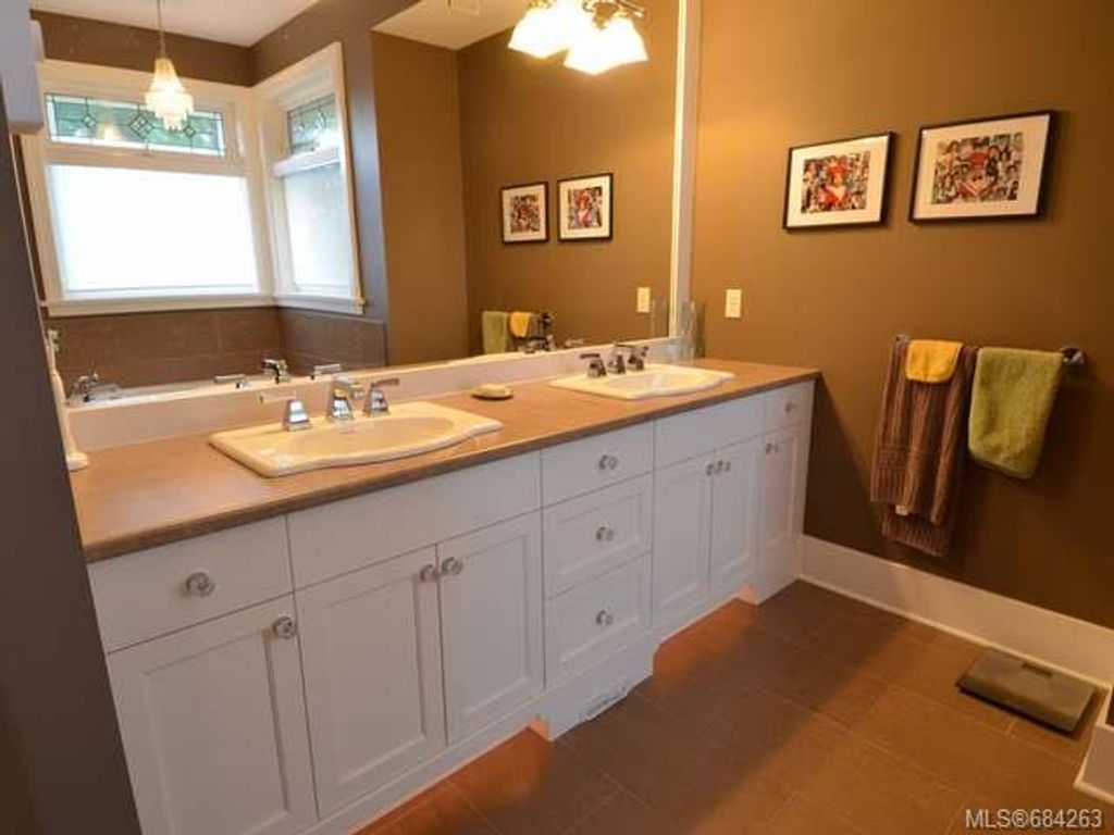 listing image 16047182095060492710