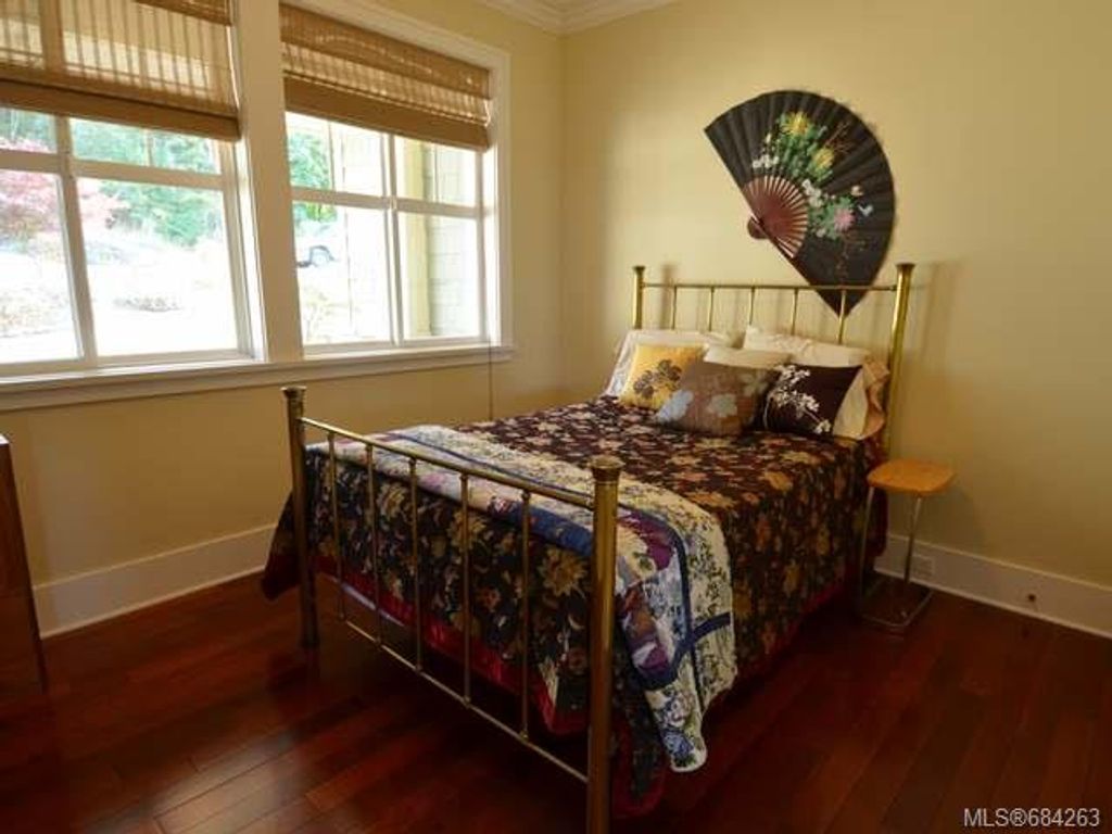 listing image 16048500475505364072