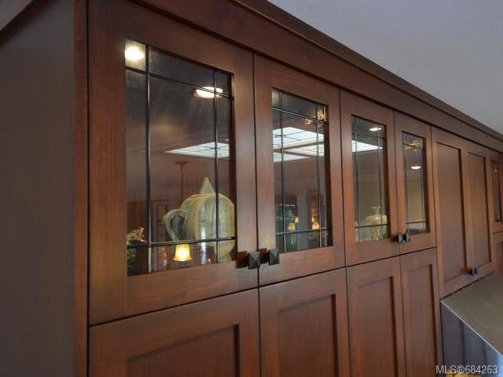 listing image 16049949614326648689