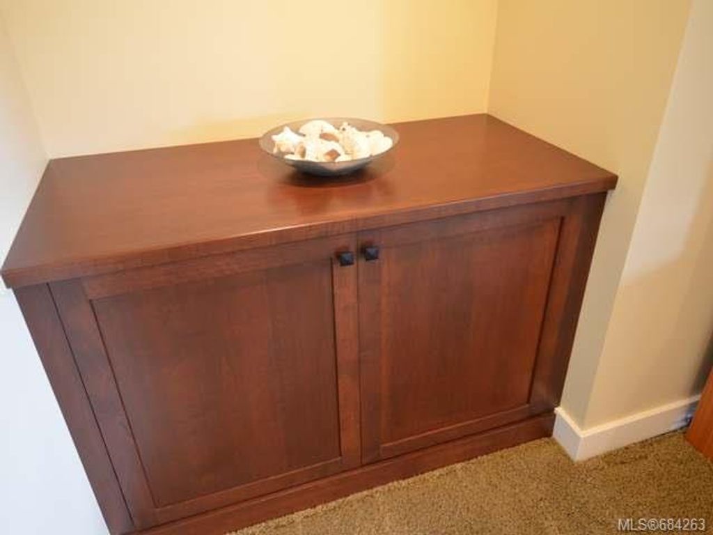 listing image 16044191089769120095