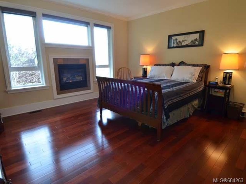 listing image 16040352869455172098