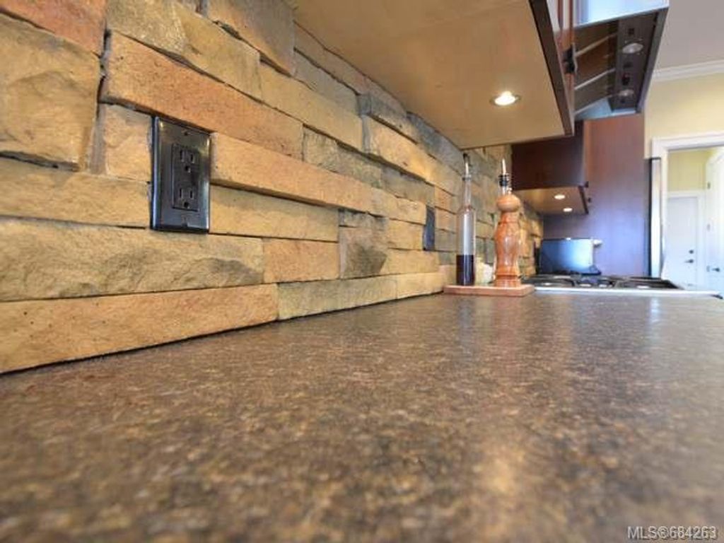 listing image 16044323364669752791