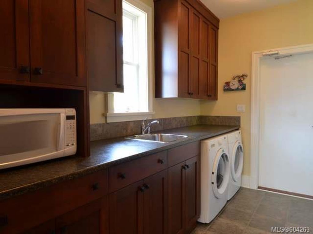 listing image 16047699574121294097