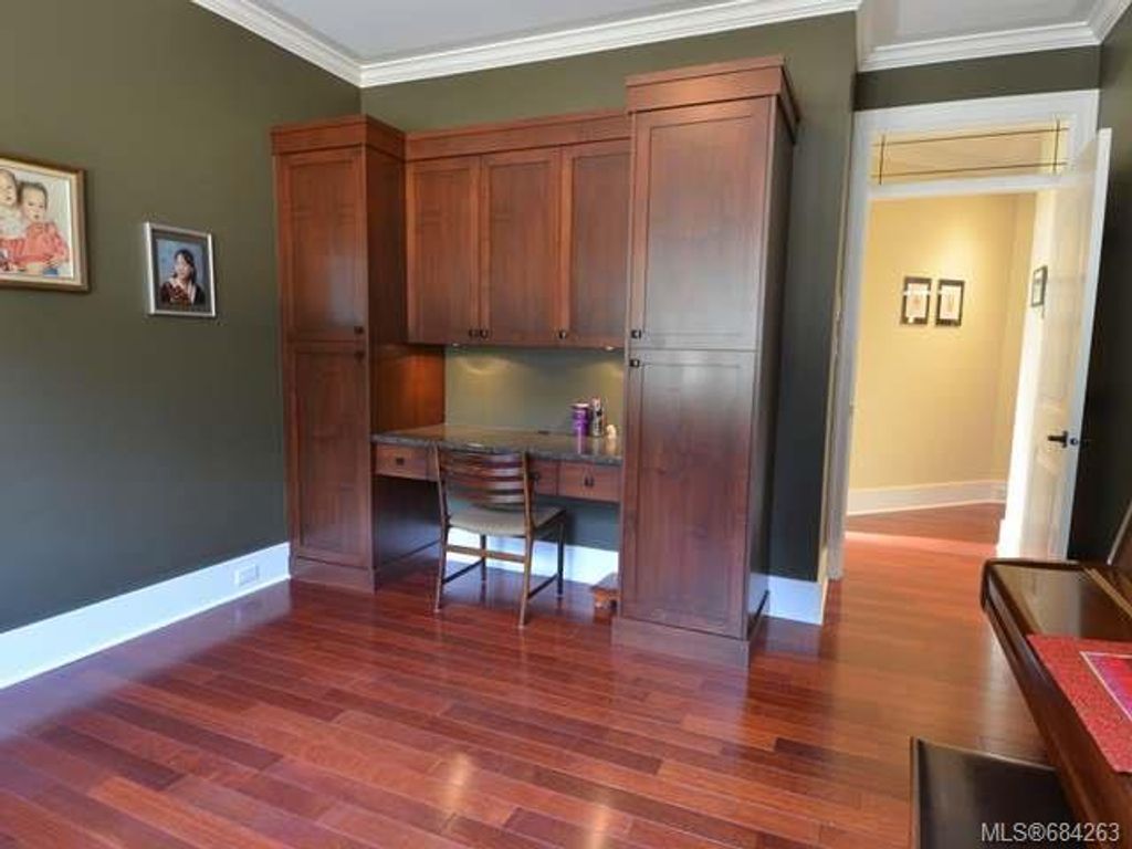 listing image 16044007589032927705