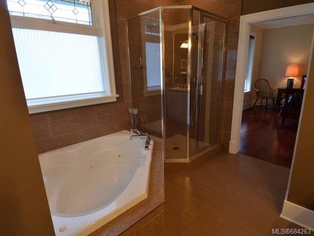 listing image 16047861889319524905