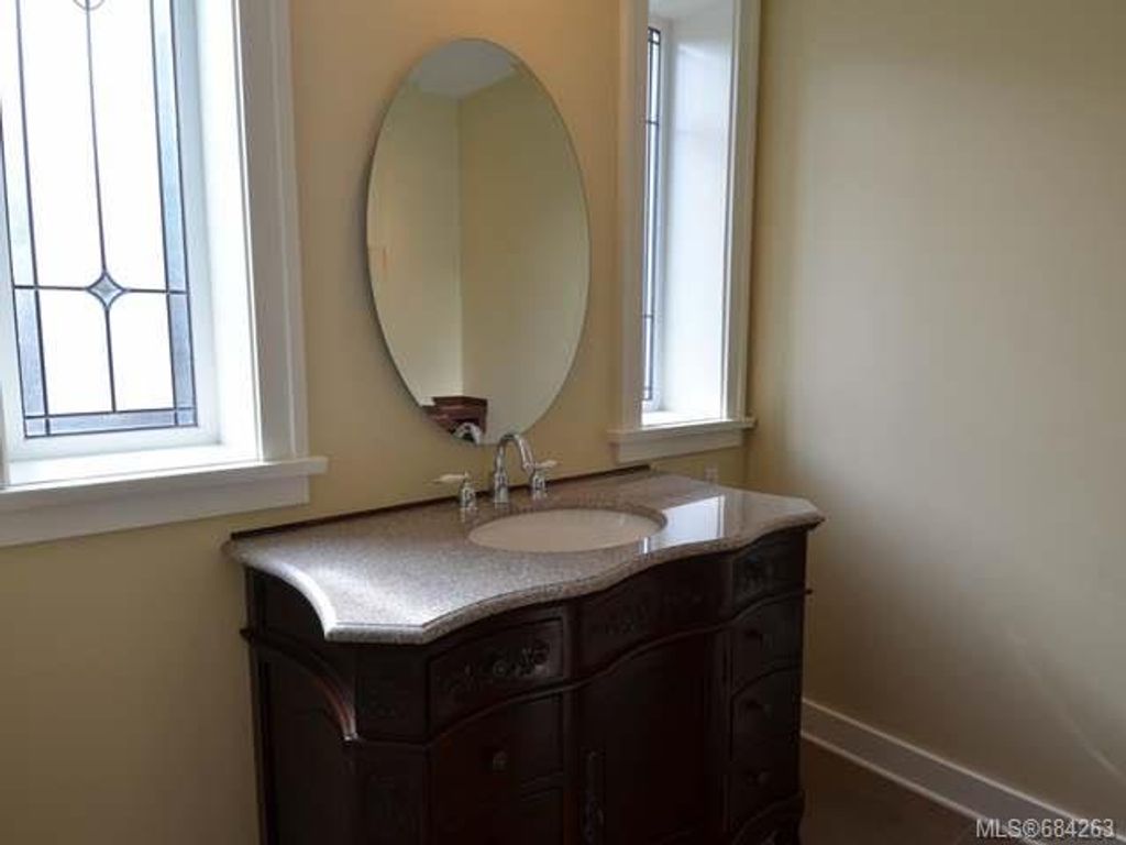 listing image 16043174587587556042