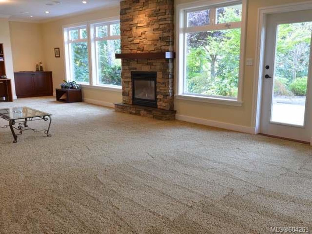 listing image 16047174075886836707