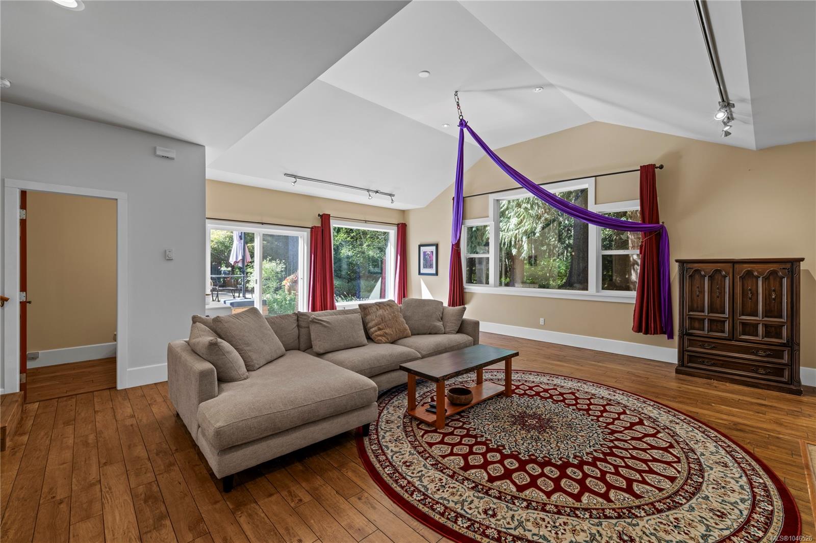 825 Fern Rd E