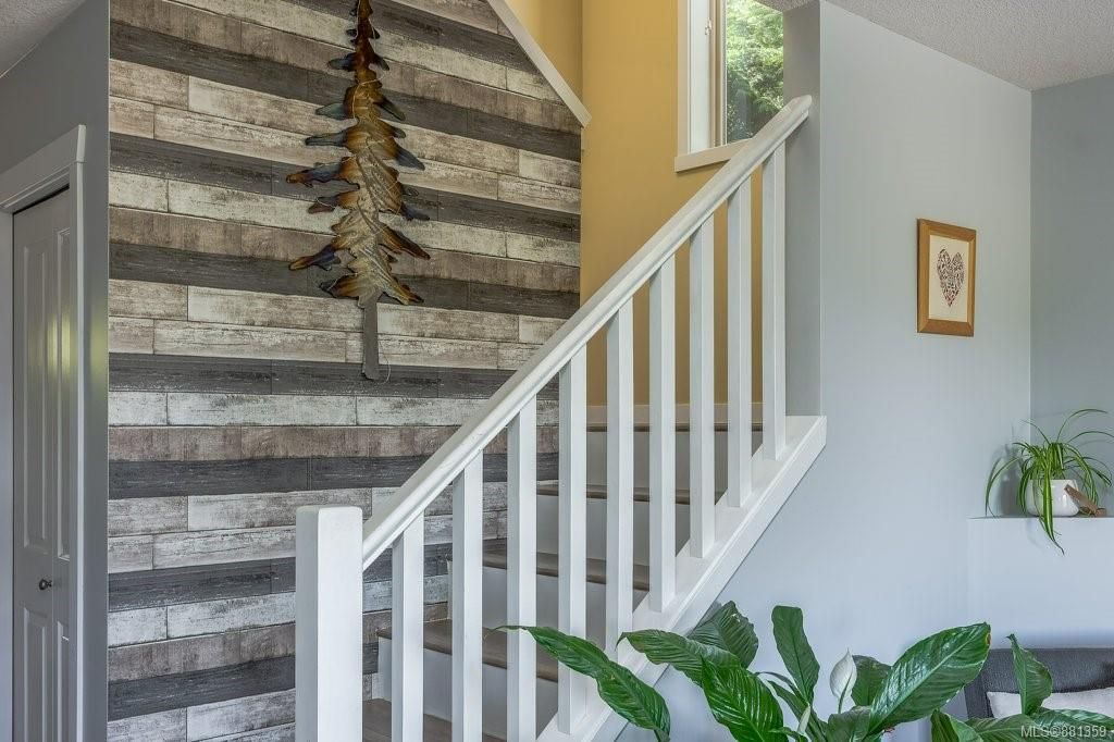 listing image 16048512879243043740