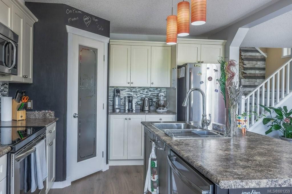 listing image 16048637265385575659