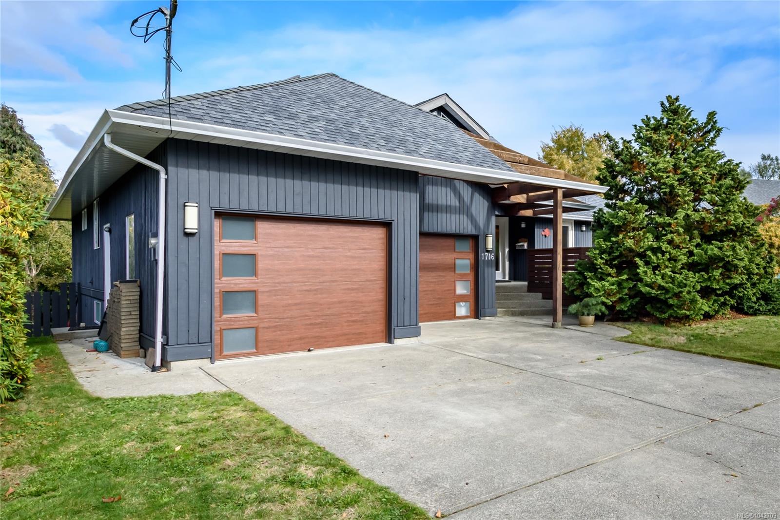 1716 Tofino Pl