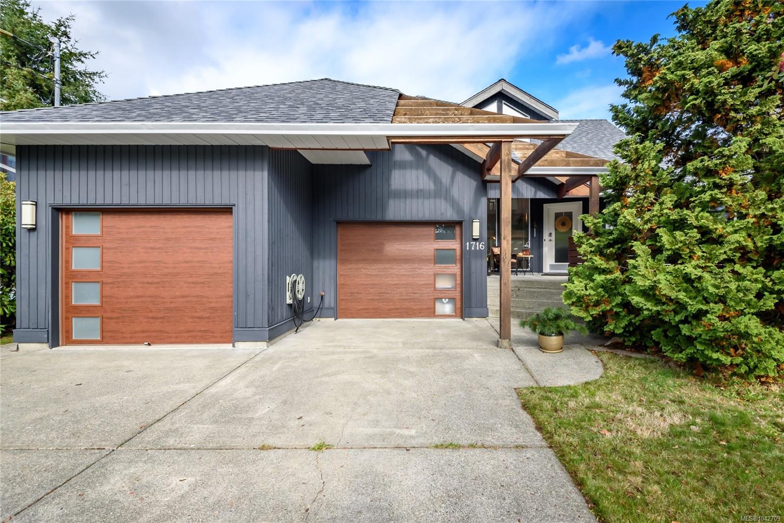 1716 Tofino Pl