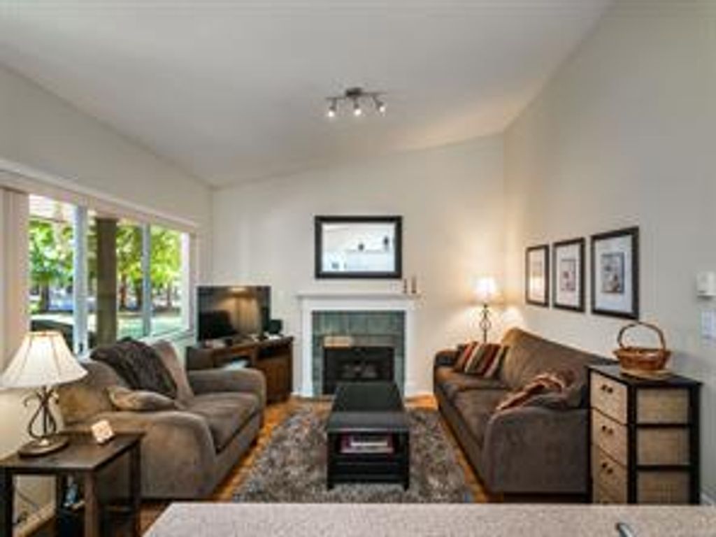 listing image 16042827102027447377