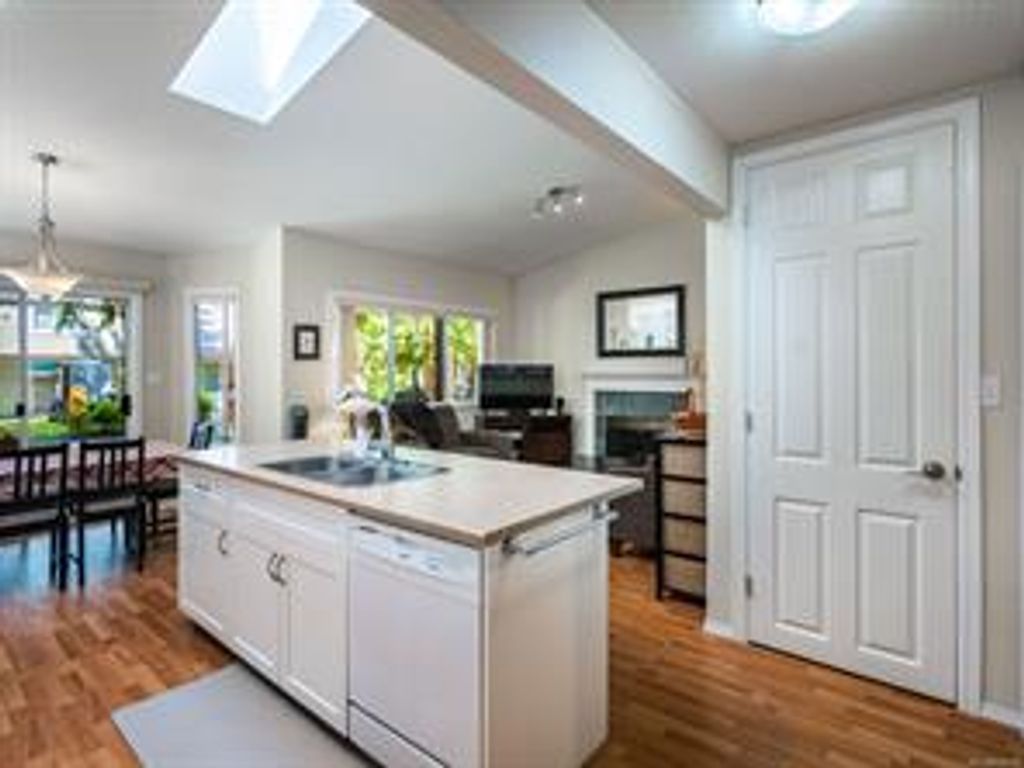 listing image 16043987477067006955