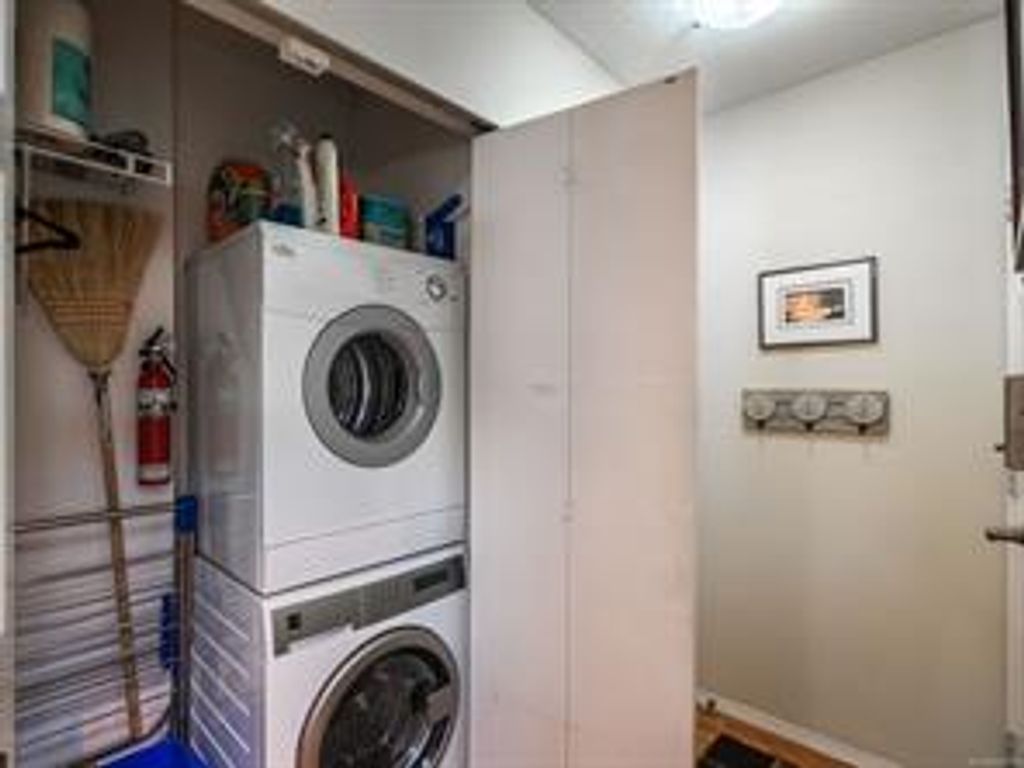 listing image 16040753135813687788