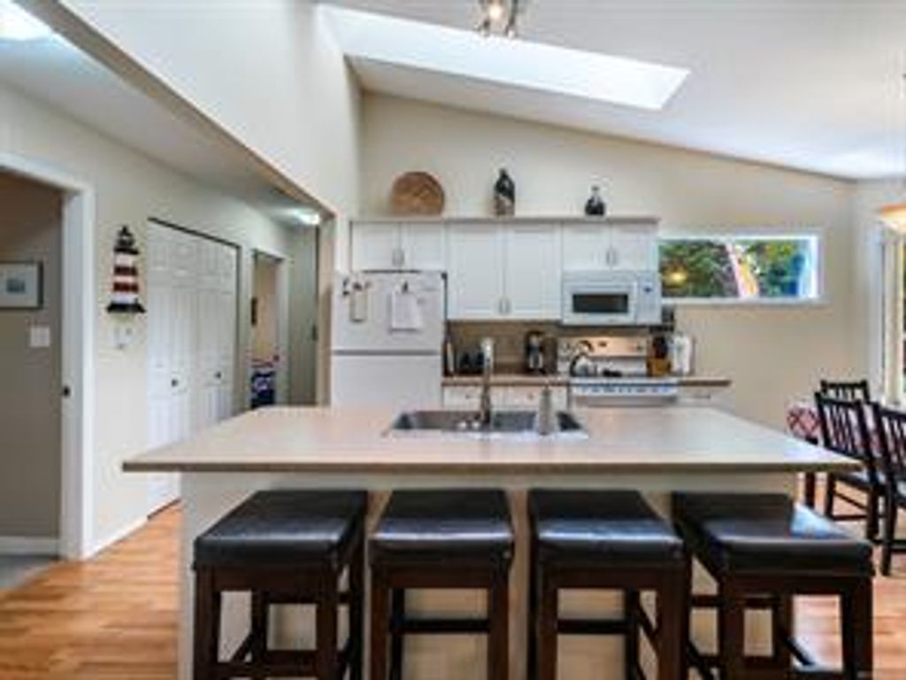 listing image 16048655213214829754