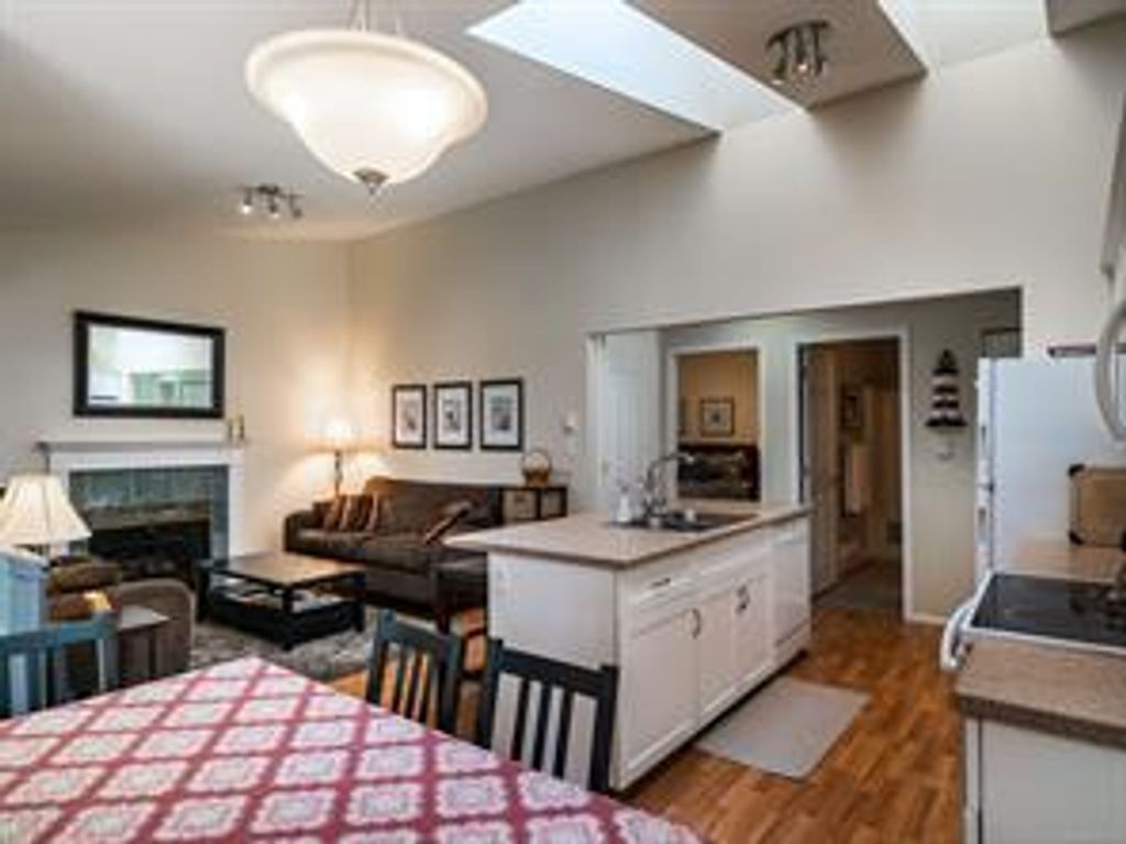 listing image 16041765565510132719