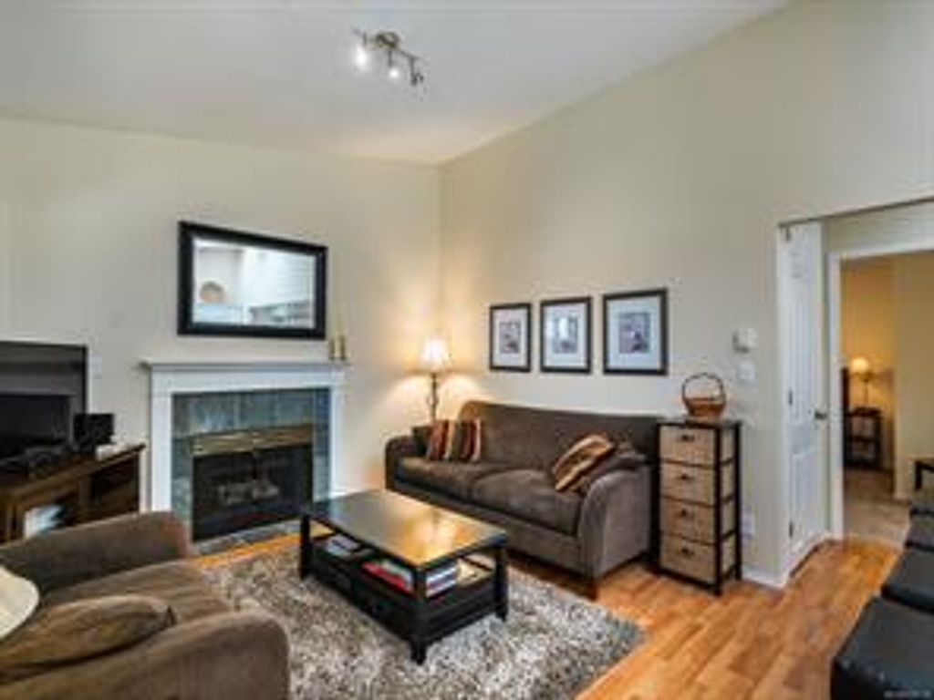 listing image 16041049550629183379