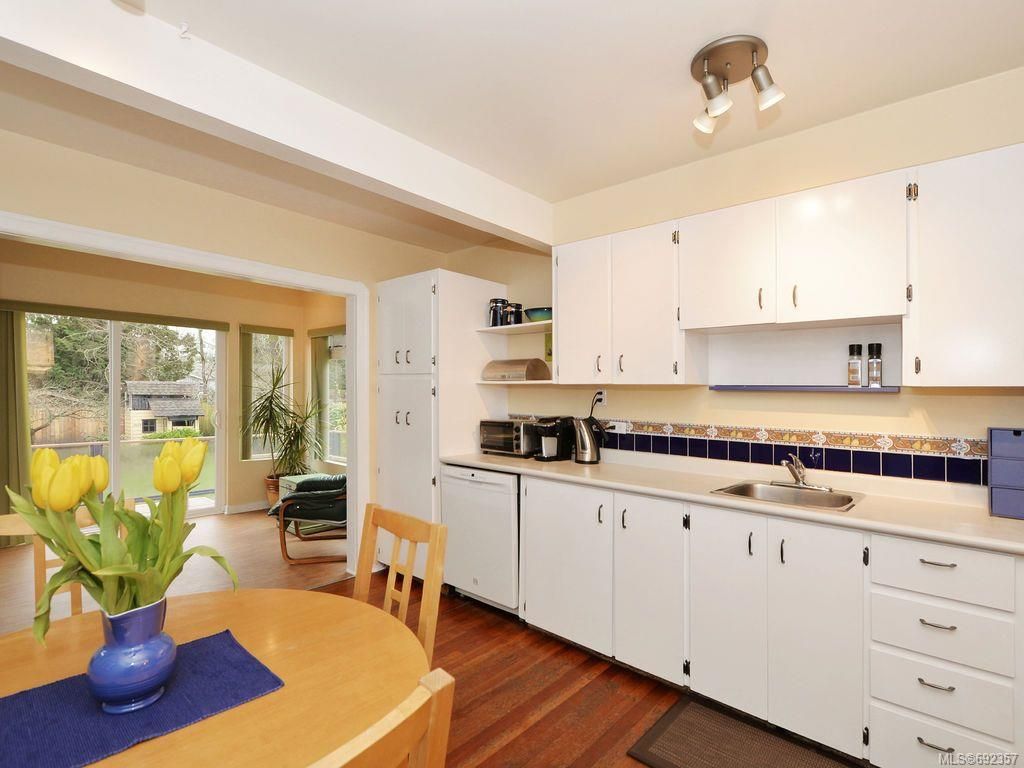 listing image 16049385160475706684