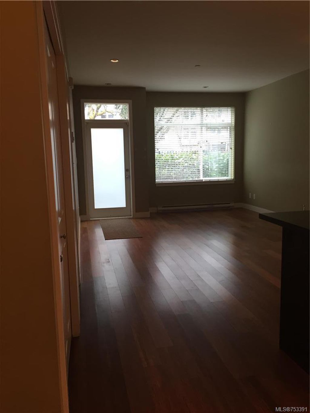 listing image 16044932535705172753
