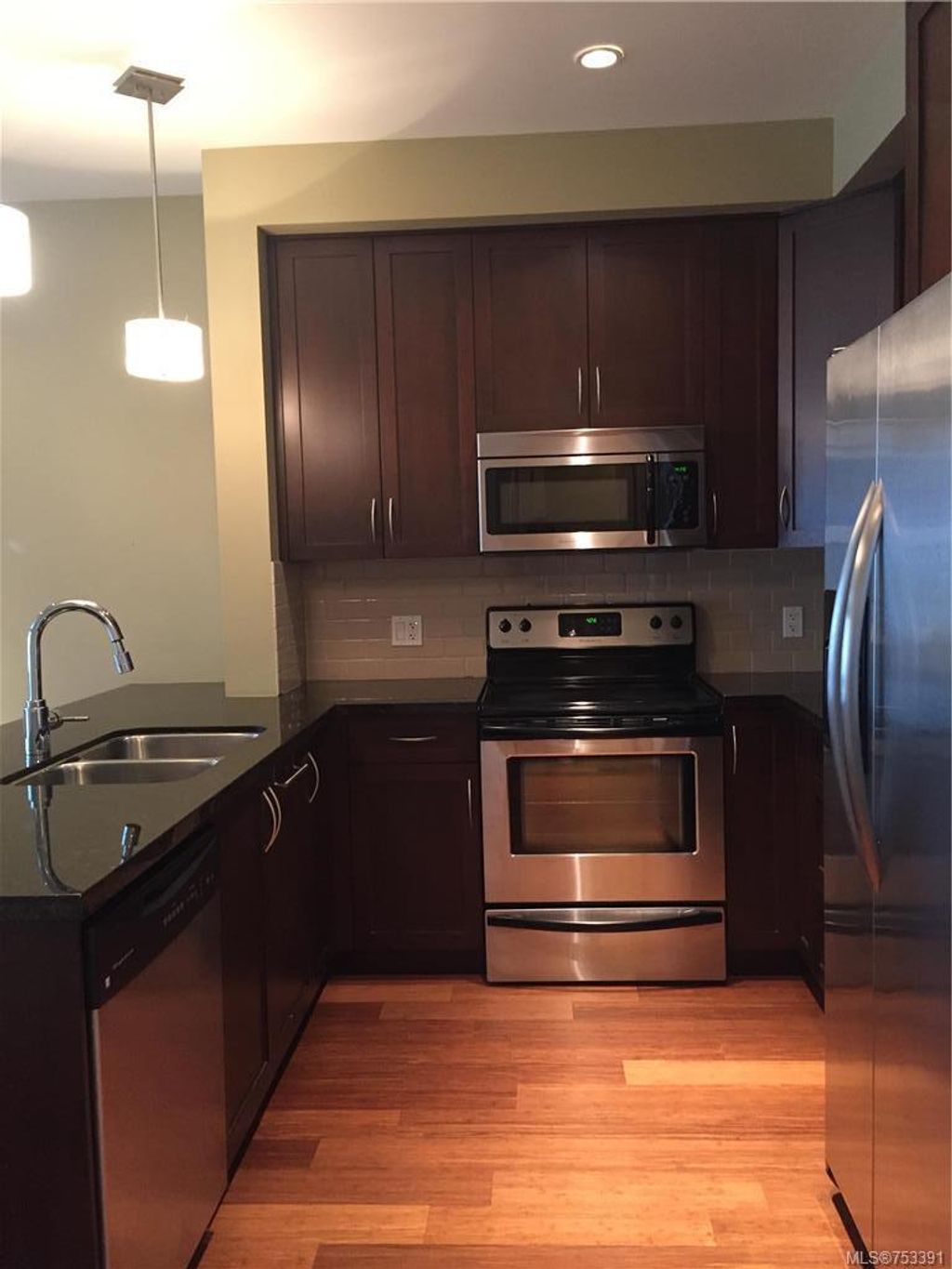 listing image 16042357570934432094